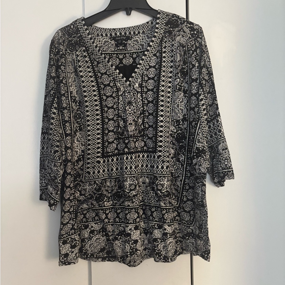 Black and White Patterned Women's Top